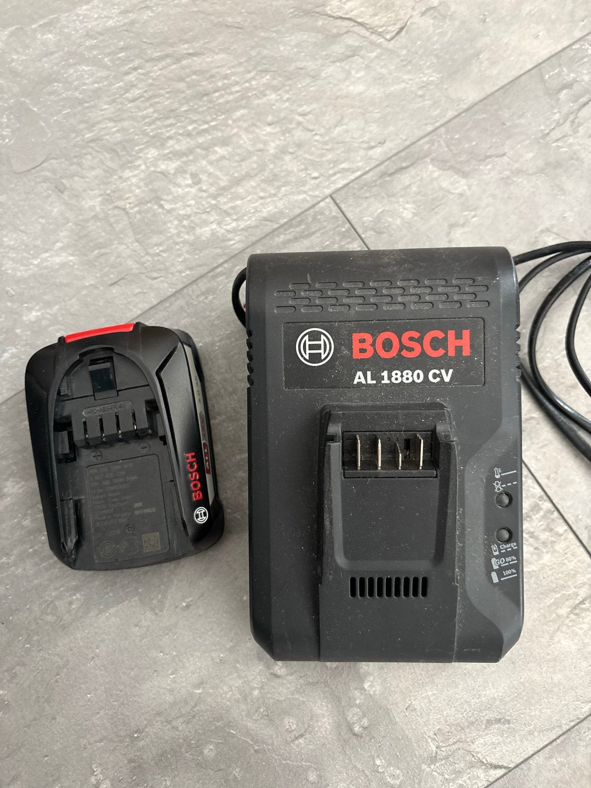 Bosch 18V 3.0 Ah Accu met AL 1880 CV Oplader, Verzenden, Gebruikt, Overige typen