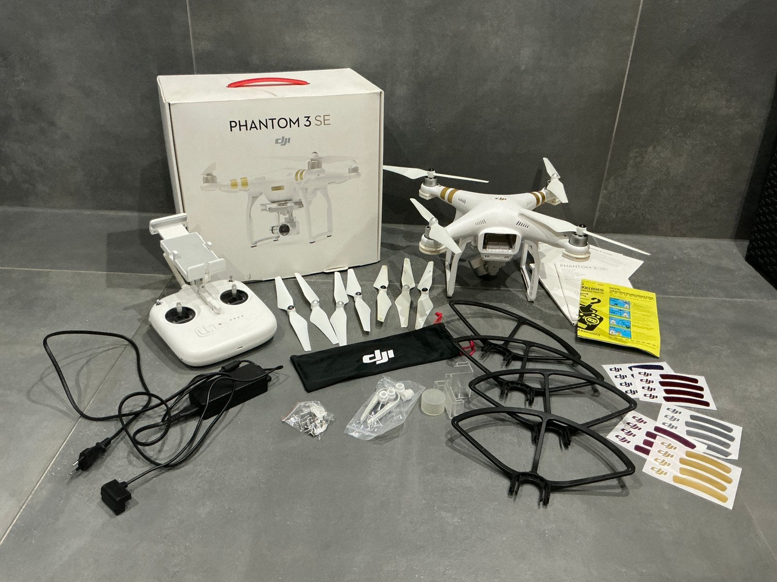 DJI Phantom 3 SE drone + afstandsbediening – zonder batterij, Ophalen, Gebruikt, Overige typen, 900 gram tot 4 kilo