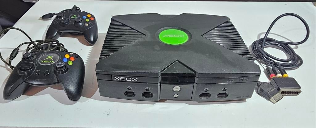 Xbox met 2 controllers en diverse spellen w.o. Outrun 2006, Spelcomputers en Games, Ophalen of Verzenden, Gebruikt, Met 2 controllers