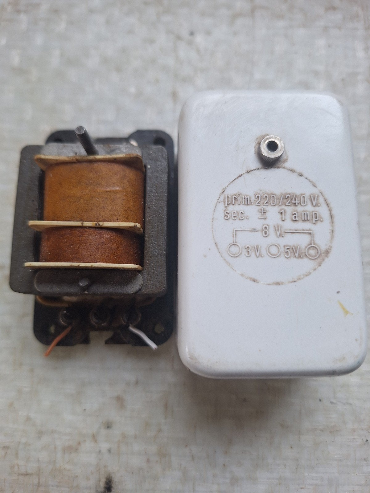 Trafo 8 -5-3 volt., Ophalen
