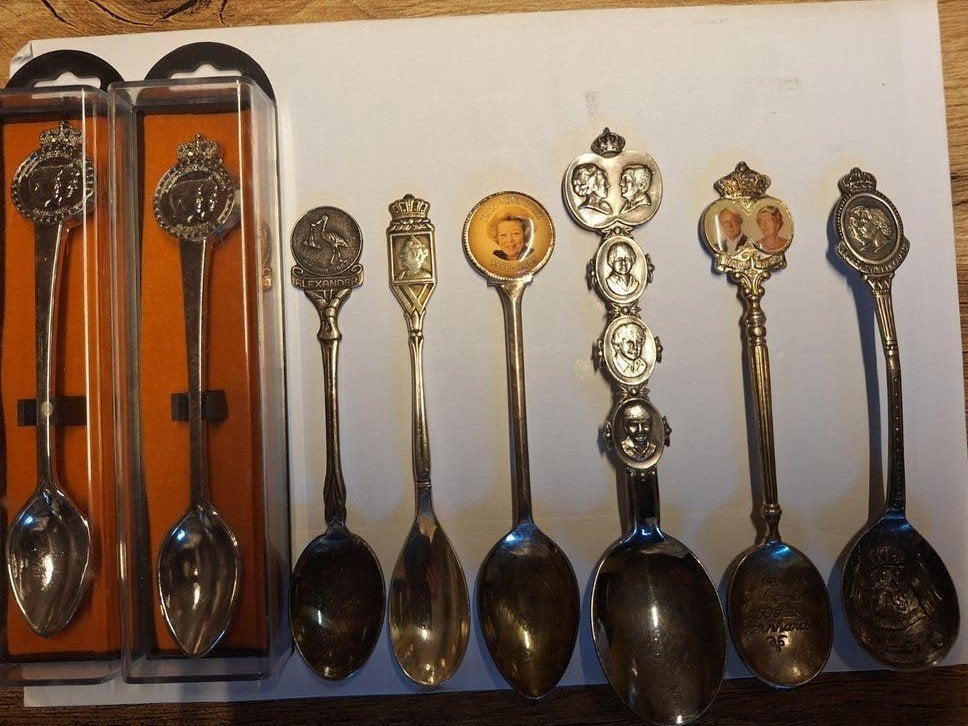 15 verzilverde lepeltjes koningshuis, Ophalen of Verzenden, Gebruikt, Nederland, Speld(je) of Lepel(tje)