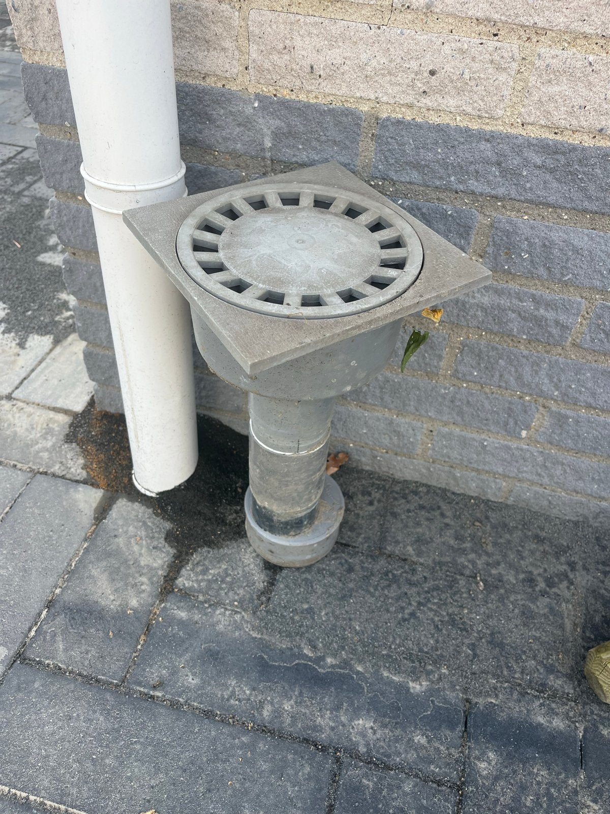 Afvoerput met rooster en PVC afvoerbuis, Ophalen, Afvoer, Gebruikt, Pvc