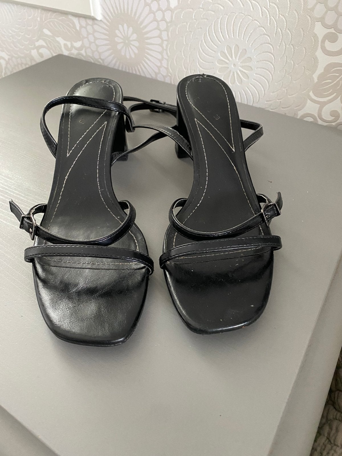 Z.G.A.N. Dames zomer schoenen zwart maat 38 van de BERSHKA, Zwart, Zo goed als nieuw, Sandalen of Muiltjes, Bershka