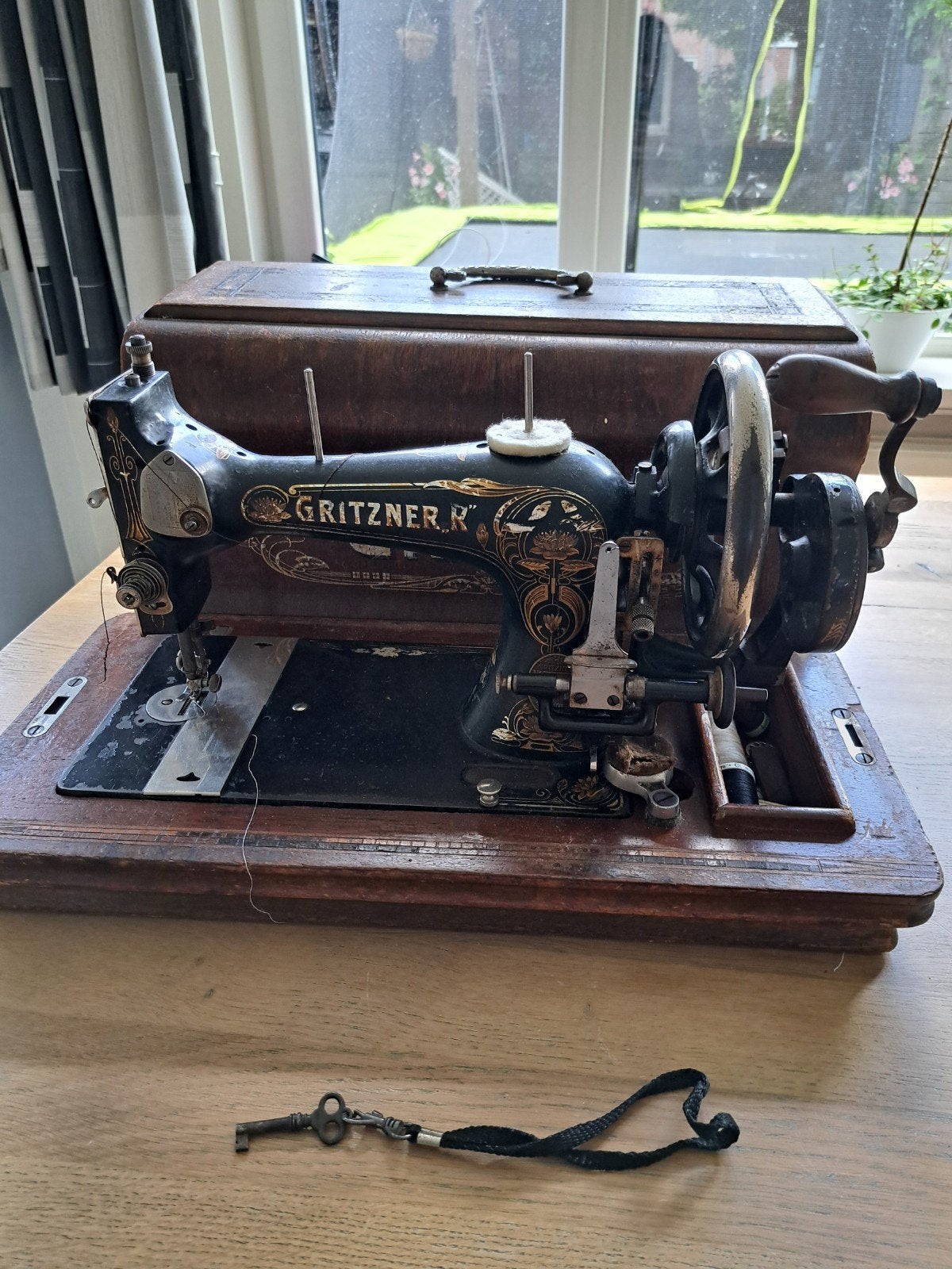 Antieke Gritzner Naaimachine - Begin 20e Eeuw met Koffer, Ophalen