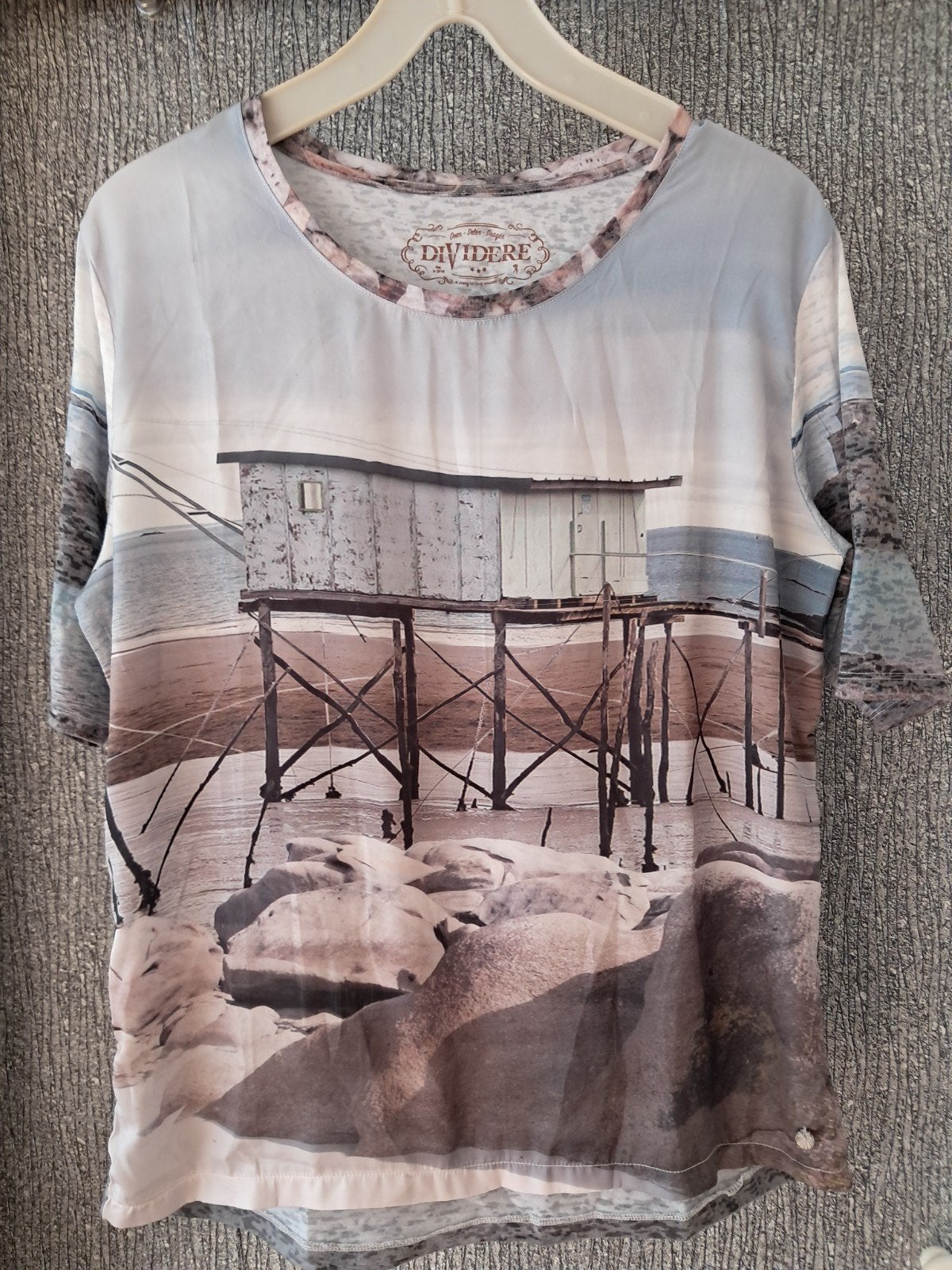 Dividere T-shirt met strandhuisje print maat 38, Kleding | Dames, Maat 38/40 (M), Dividere, Overige kleuren, Ophalen of Verzenden