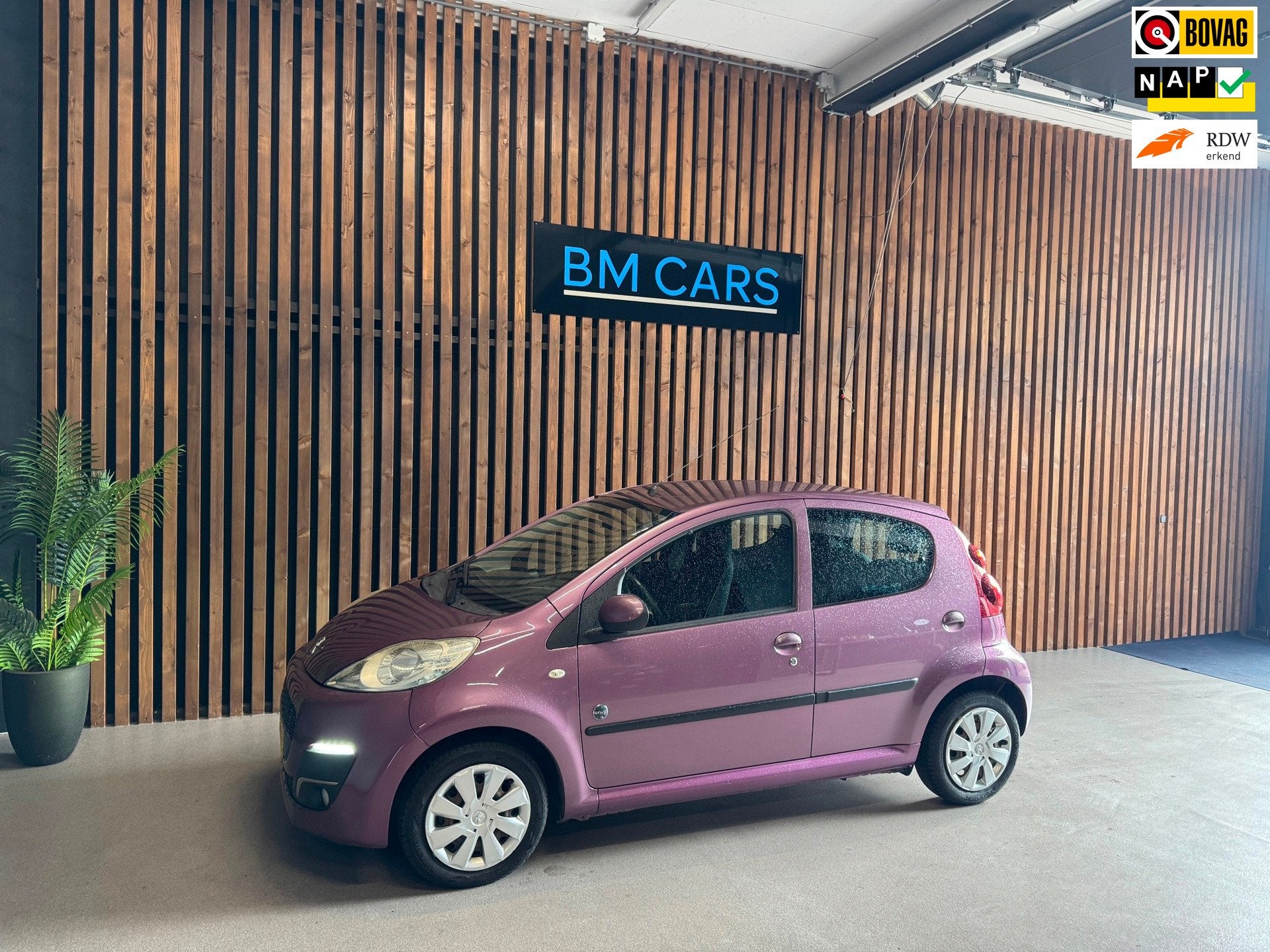 Peugeot 107 1.0 Envy Airco, Led, Toerenteller, Voorwielaandrijving, Euro 5, Gebruikt, Overige kleuren