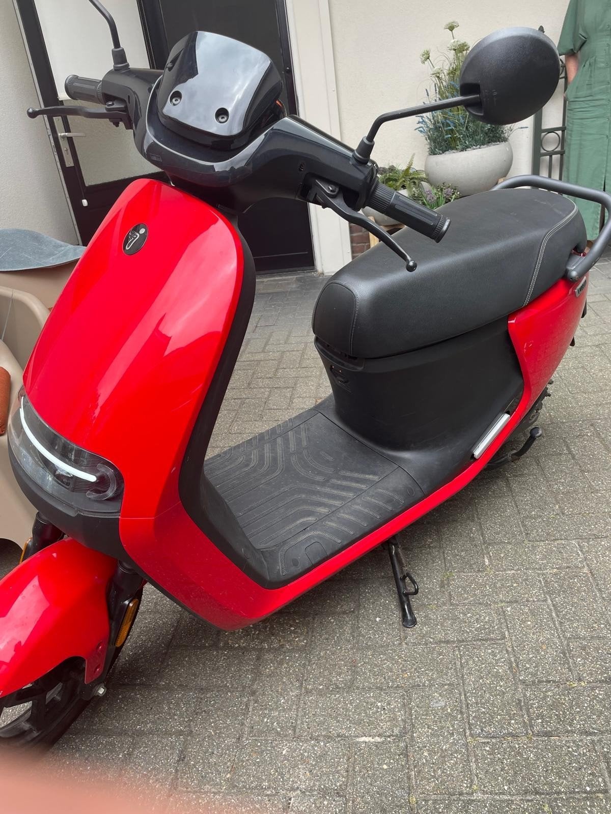 Segway E110s - nieuwstaat, inclusief slot en 2 helmen, Fietsen en Brommers, Snorfietsen en Snorscooters, Ophalen, Zo goed als nieuw