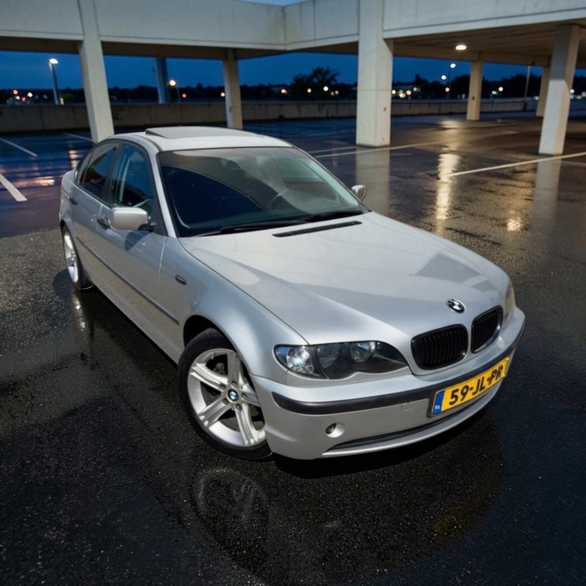 BMW 3-Serie 1.8 I 316 AUT 2002 PANO 195. Nap, Achterwielaandrijving, Zwart, 4 cilinders, 1796 cc