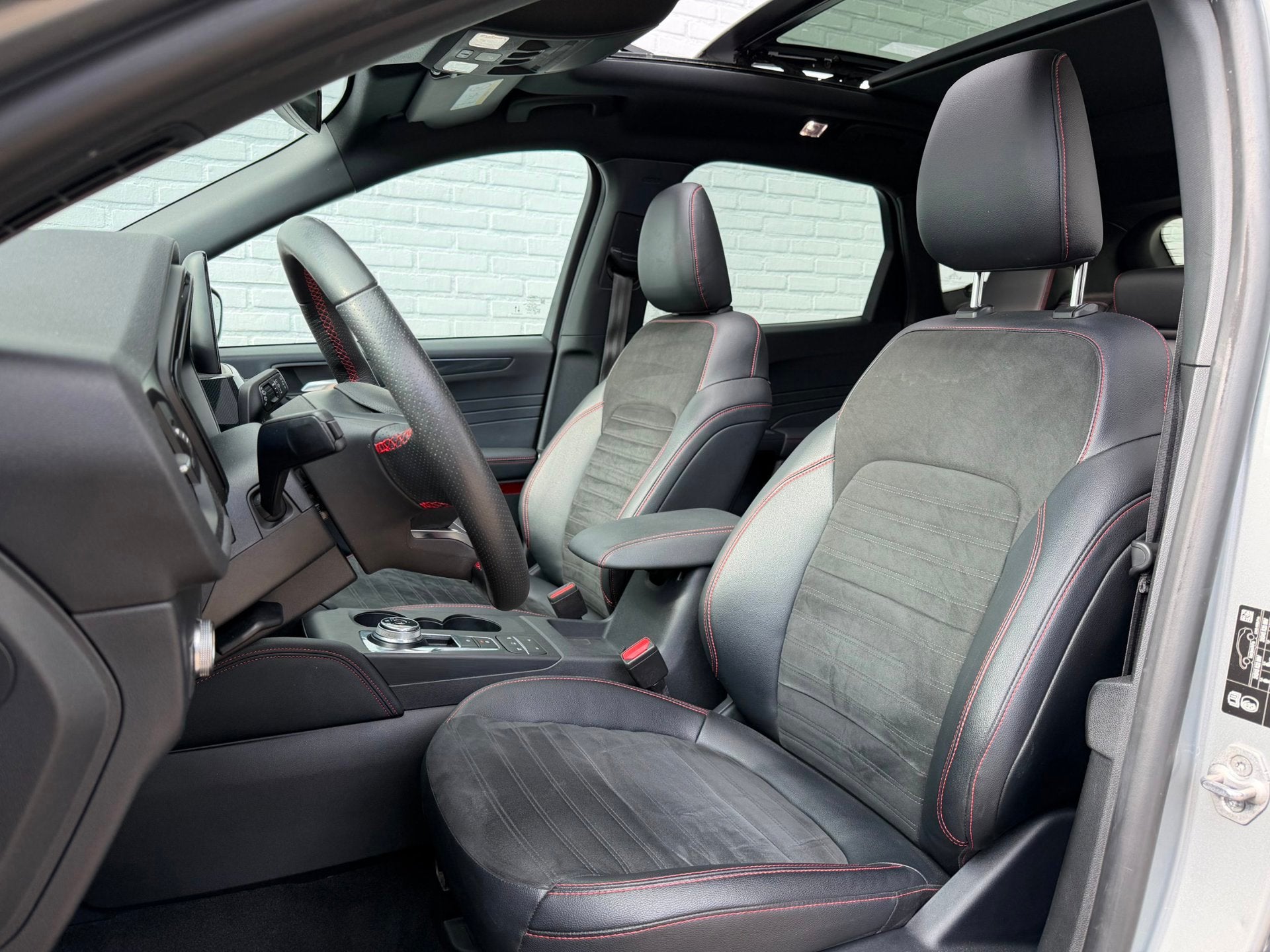 Foto 11 van Ford Kuga 2.5 PHEV ST-Line X PANO l TREKHAAK l ACC l 20''!