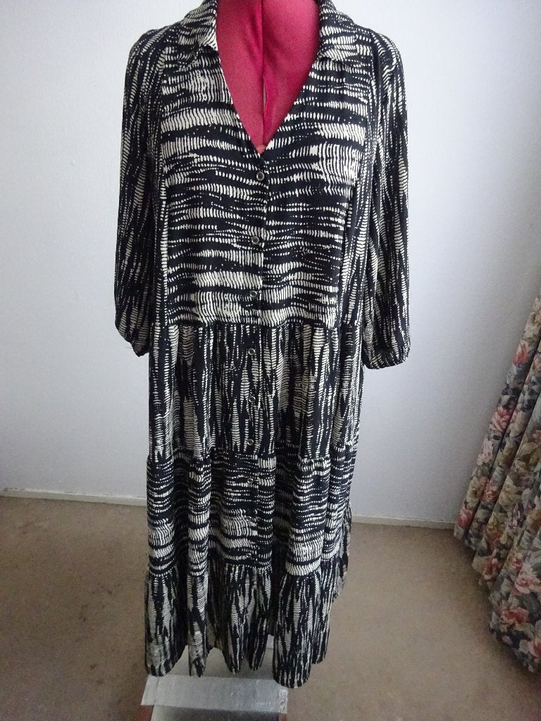 Paprika midi jurk mt 1= 44, Kleding | Dames, Overige kleuren, Verzenden, Maat 42/44 (L), Zo goed als nieuw