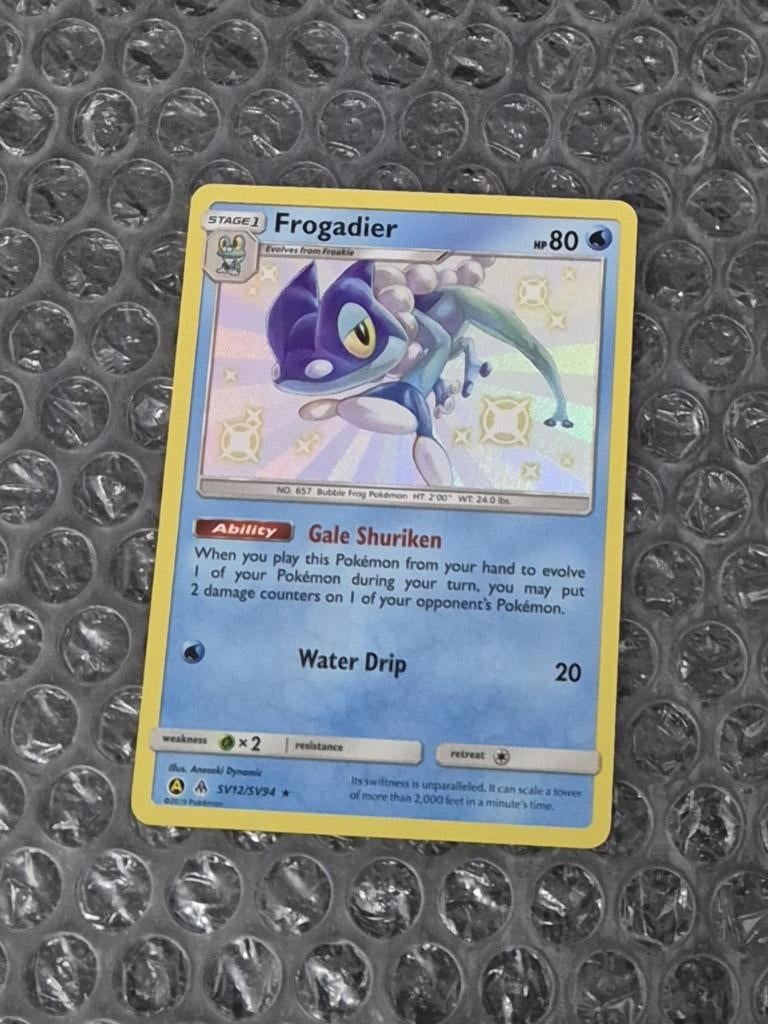 Frogadier SV12/SV94 Sun & Moon Hidden Fates Shiny Vault, Ophalen of Verzenden, Zo goed als nieuw, Losse kaart, Foil