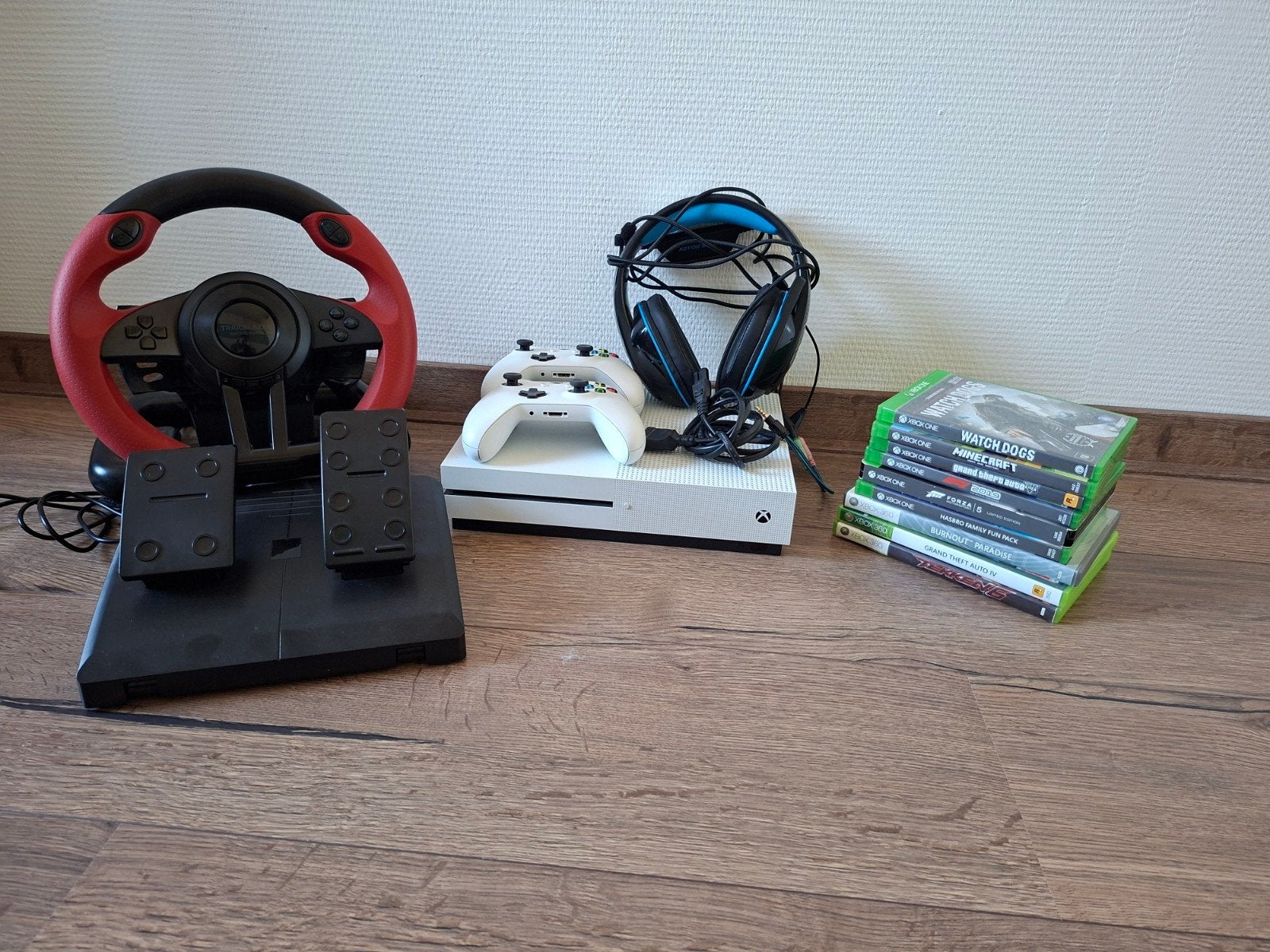 Xbox One S compleet pakket!, Spelcomputers en Games, Ophalen, Met 2 controllers, Xbox One S, Zo goed als nieuw