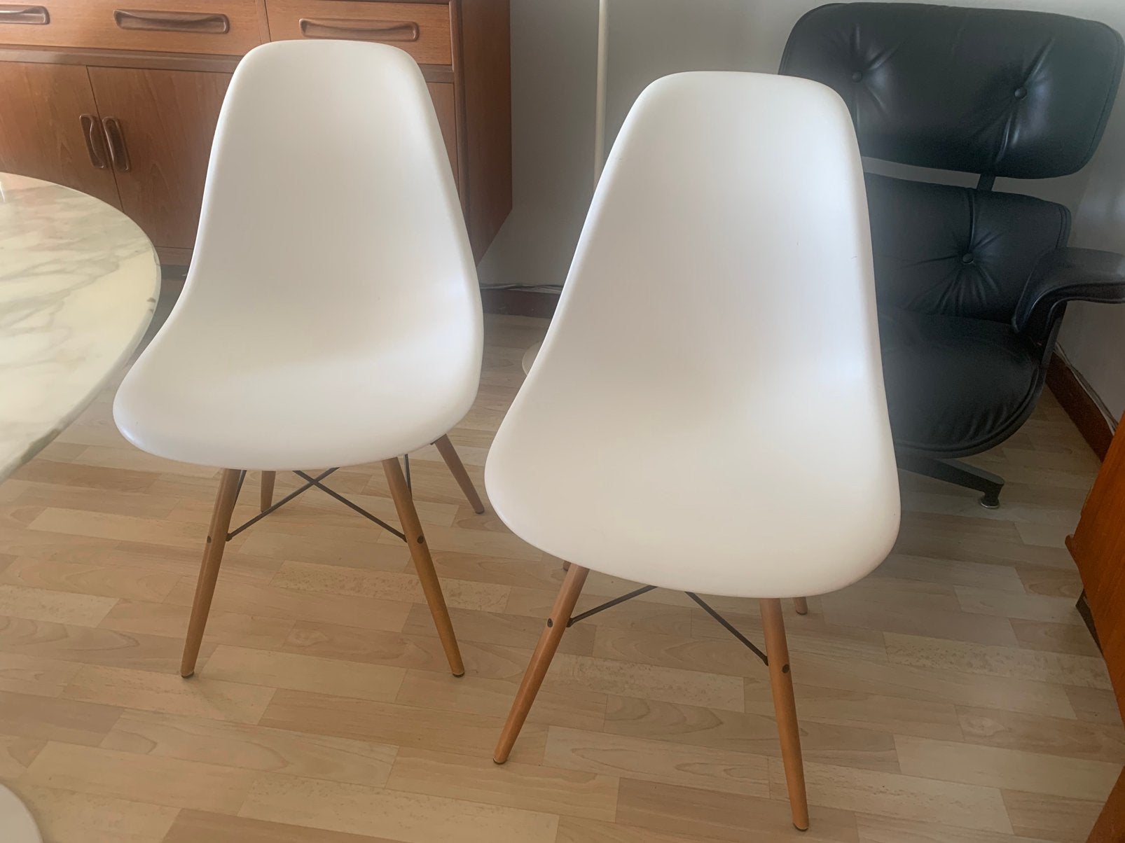 2 Originele witte Vitra Eames DSW stoelen, Twee, Wit, Ophalen, Hout
