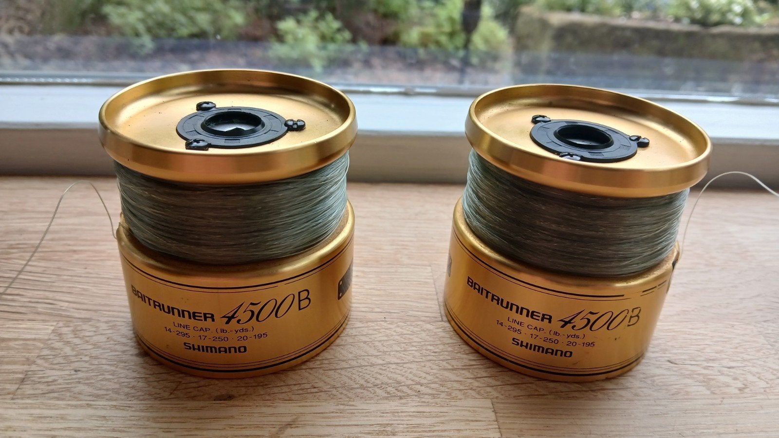 Shimano baitrunner 4500B  spoelen goud, Ophalen of Verzenden, Molen