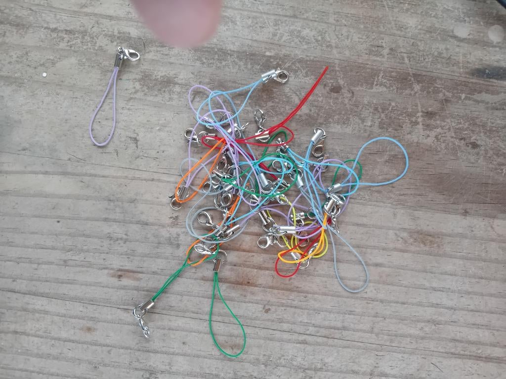 35 stuks nieuwe gekleurde telefoonhangers/sleutelhangers, Ophalen of Verzenden