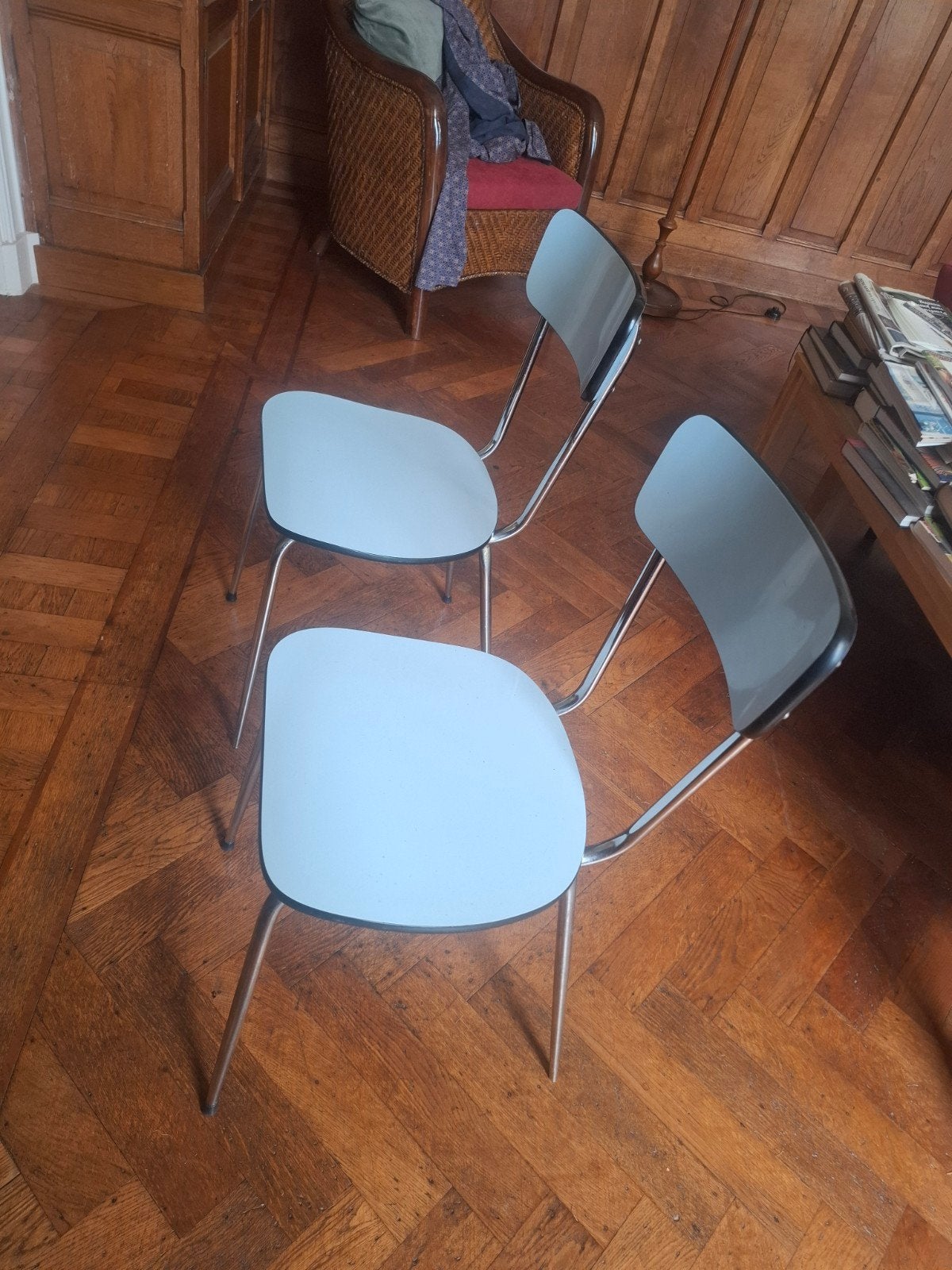 Twee vintage stoelen in lichtblauw - Zeer goede staat, Antiek en Kunst, Ophalen
