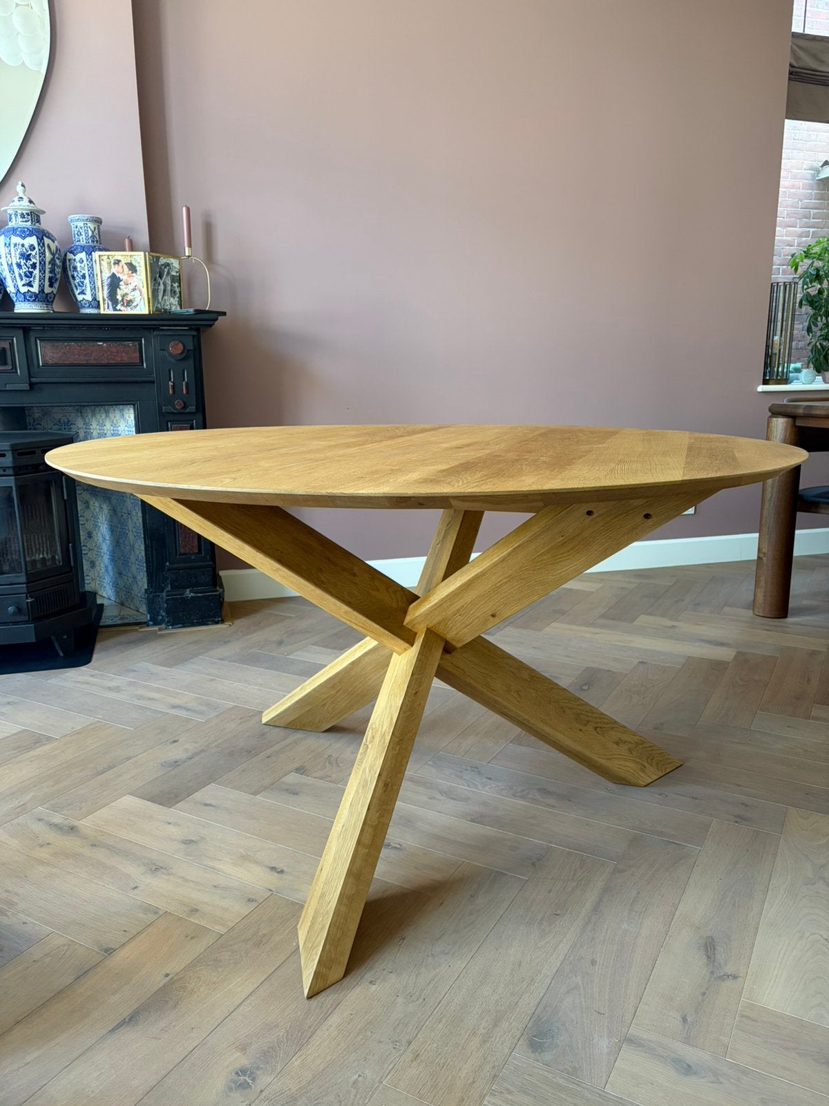 Ethnicraft Circle eettafel Ø136 cm | Zo goed als nieuw, Huis en Inrichting, Tafels | Eettafels, Zo goed als nieuw, 100 tot 150 cm