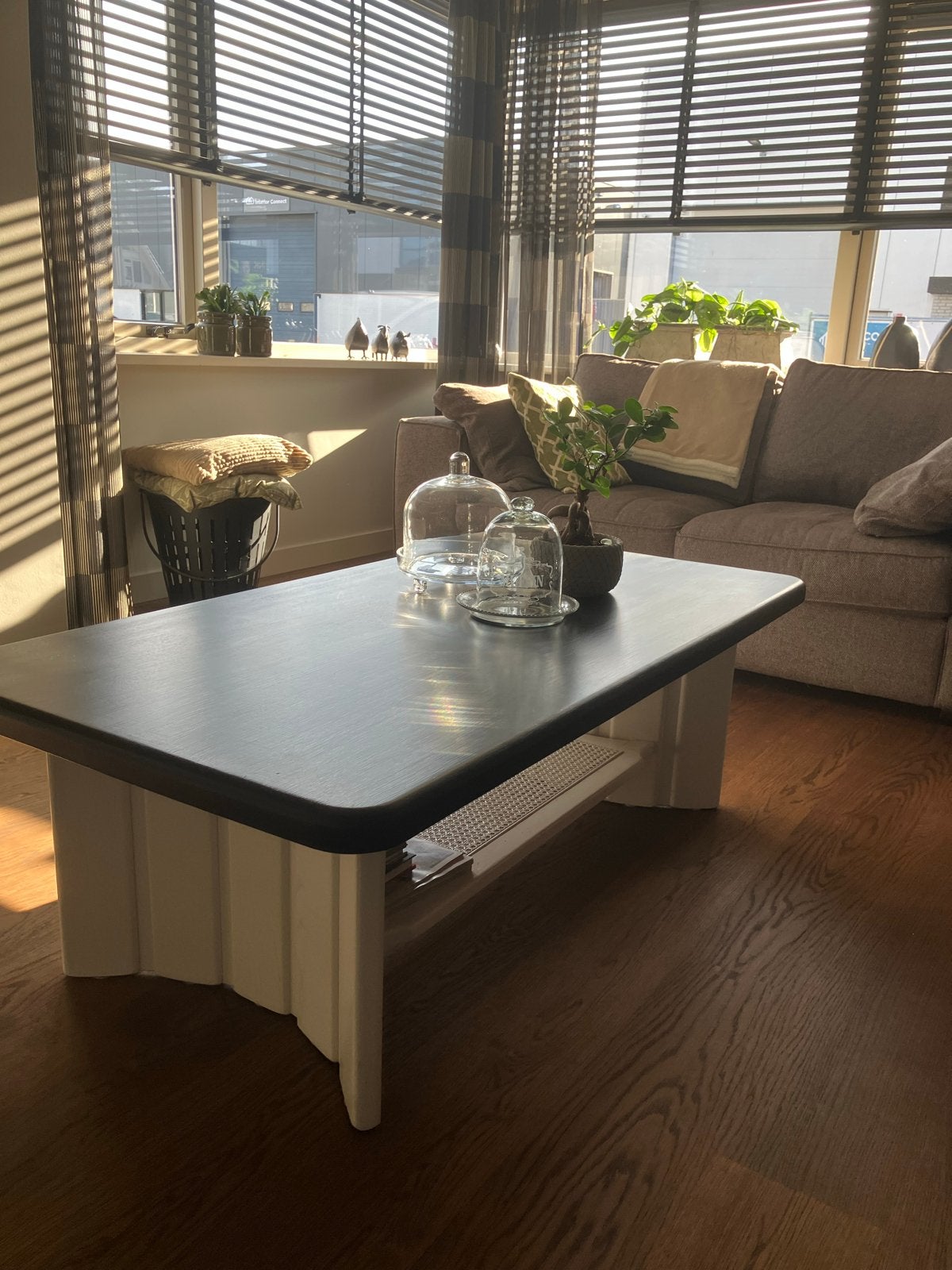 Stijlvolle salontafel met rotan detail, Ophalen, Gebruikt, 100 tot 150 cm, 50 tot 100 cm