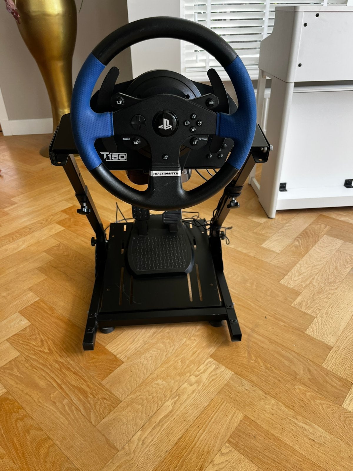 Thrustmaster T150 met pedalen en verstelbare standaard, Spelcomputers en Games, Ophalen, Gebruikt, Stuur of Pedalen, PlayStation 3