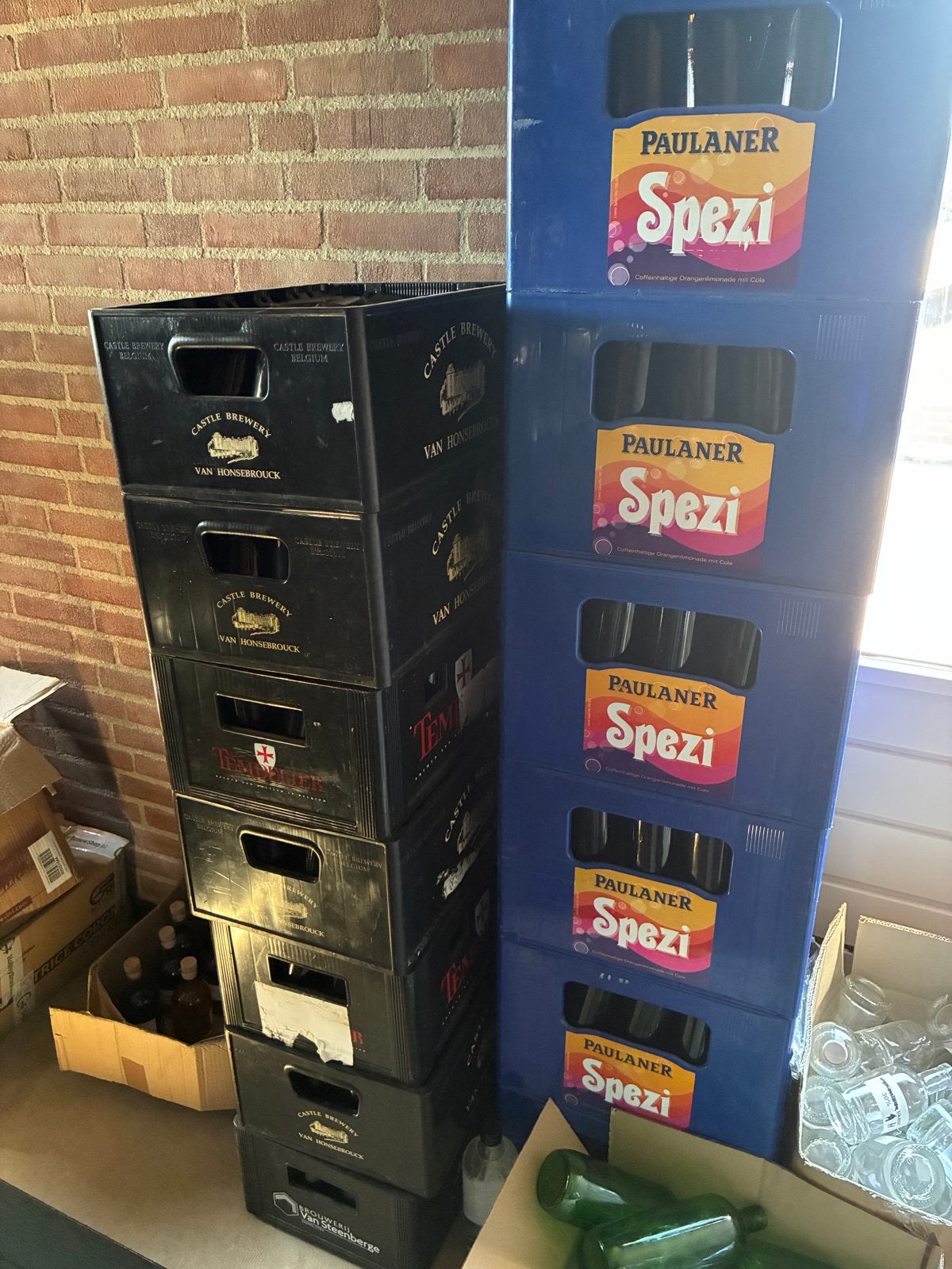 Diverse lege bierkratten en flessen, Ophalen of Verzenden