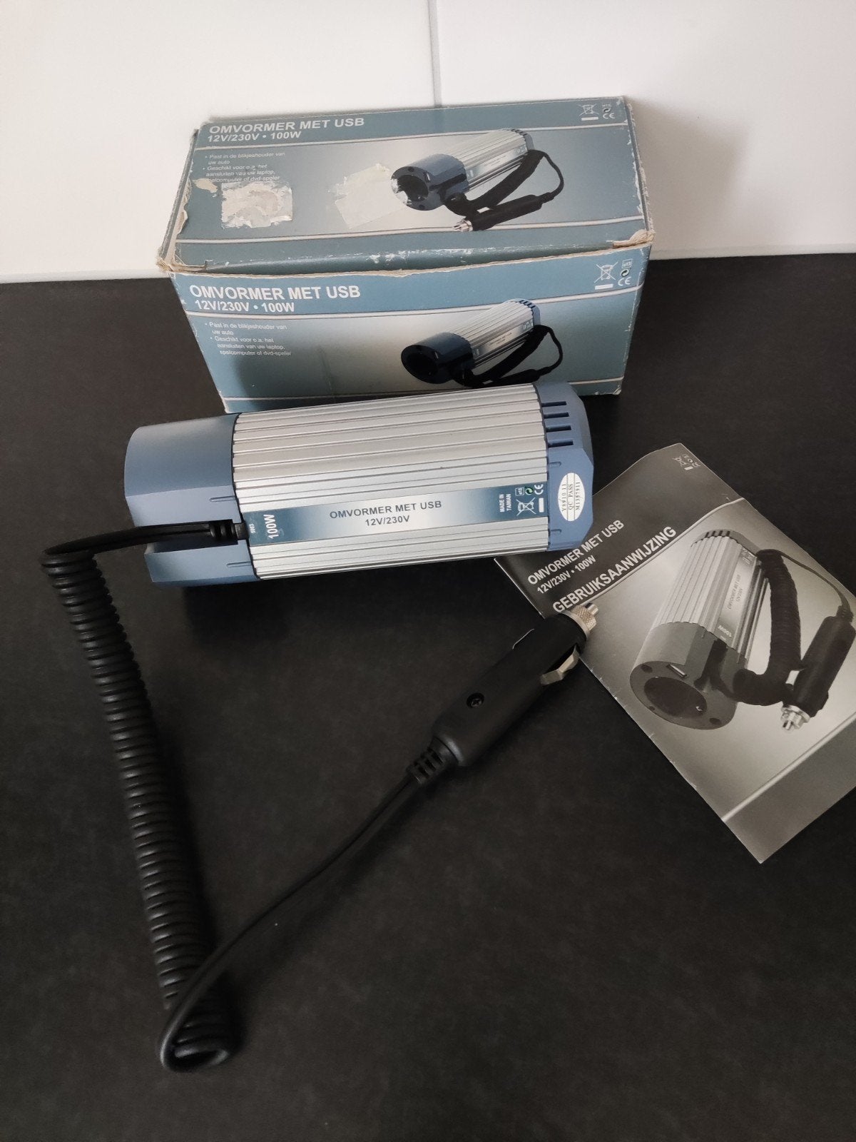 Omvormer met USB, 12 V / 230 V, 100 W, Watersport en Boten, Accessoires en Onderhoud, Ophalen of Verzenden, Gebruikt