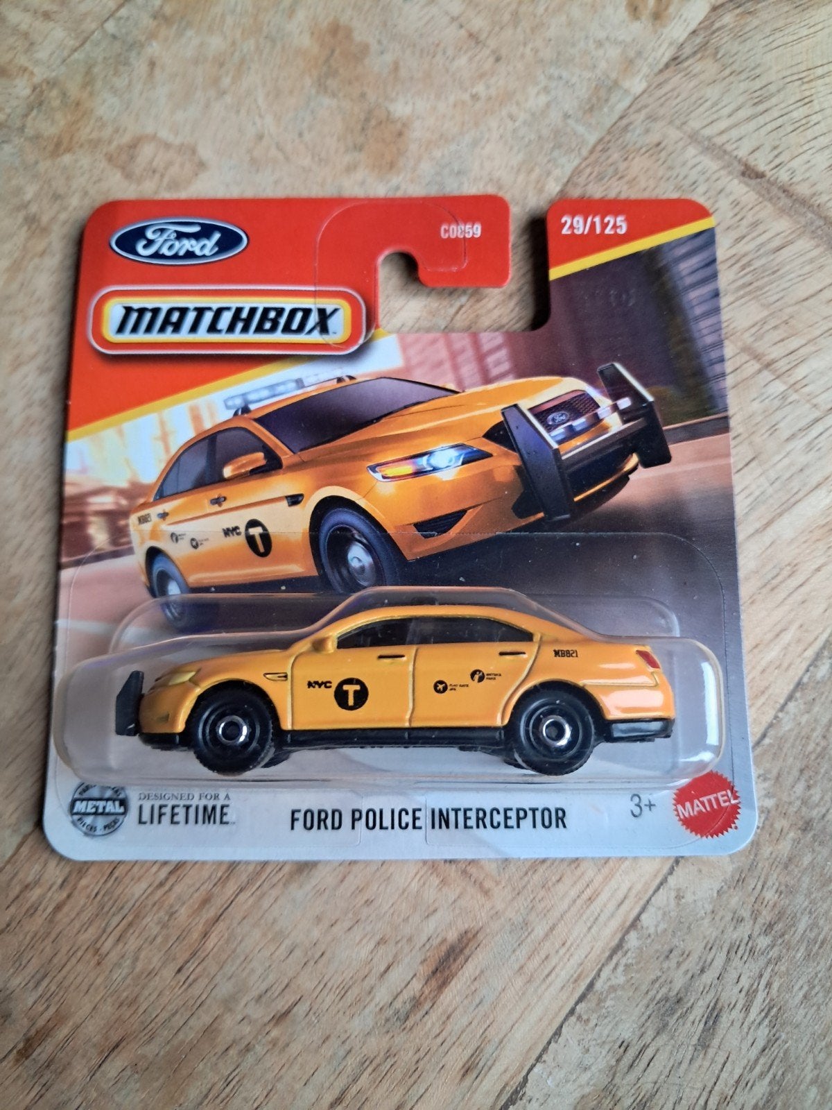 Matchbox Ford Police Interceptor geel nieuw in verpakking, Ophalen of Verzenden, Nieuw, Auto