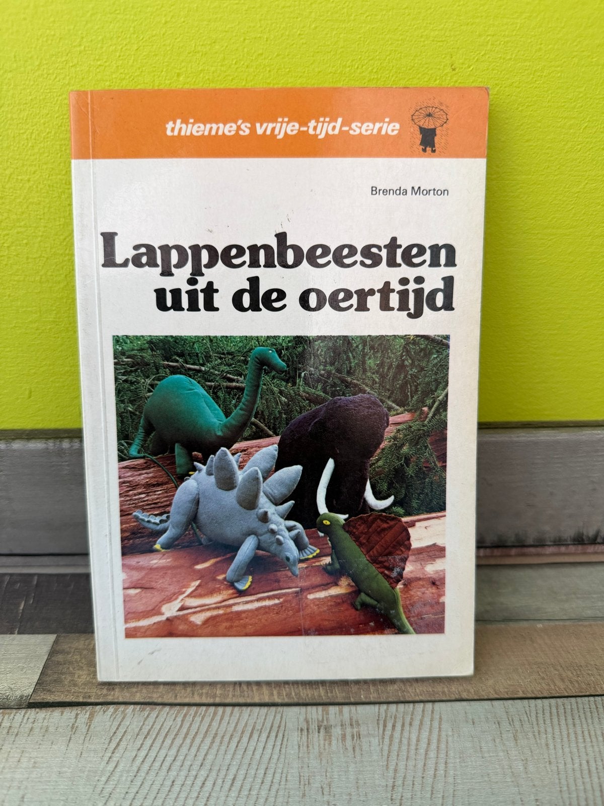 Lappenbeesten uit de oertijd - Knutselboek dinosauriërs, Boeken, Ophalen of Verzenden, Gelezen, Overige onderwerpen, Geschikt voor kinderen