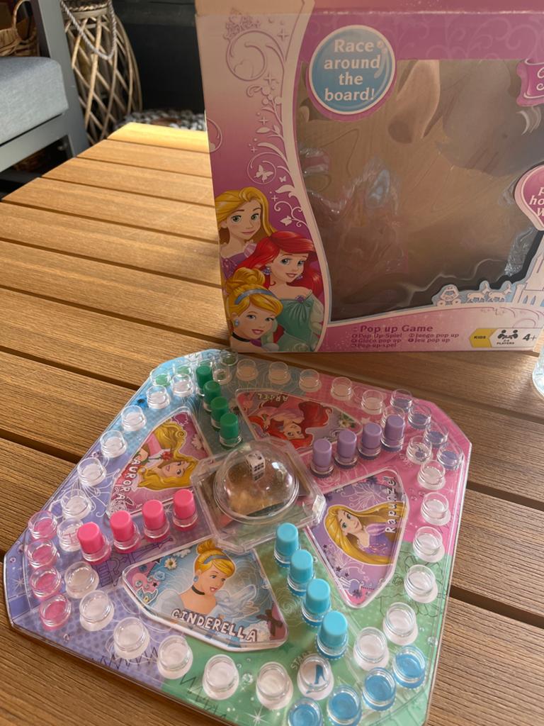 Disney Princess Pop-Up spel / mens erger je niet, Drie of vier spelers, Ophalen, Zo goed als nieuw