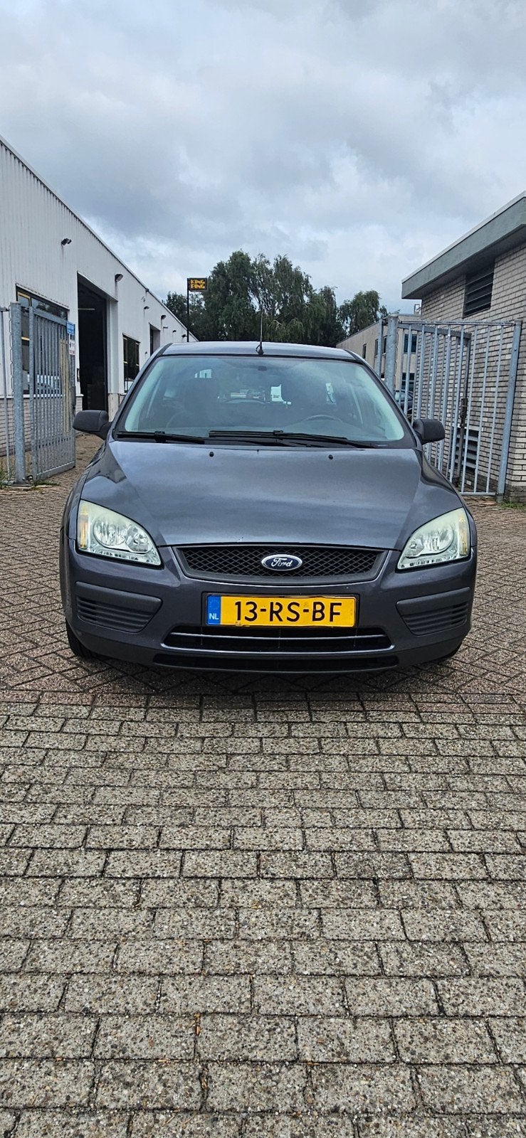 Ford Focus 1.6 74KW Wagon 2005 Grijs, Auto's, 1596 cc, 15 km/l, 4 cilinders, 635 kg