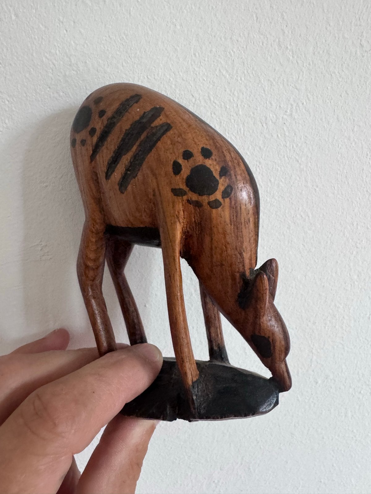 Houten hertje - Handgesneden beeldje, Antiek en Kunst, Minder dan 20 cm, Ophalen of Verzenden, Beeld, Hout