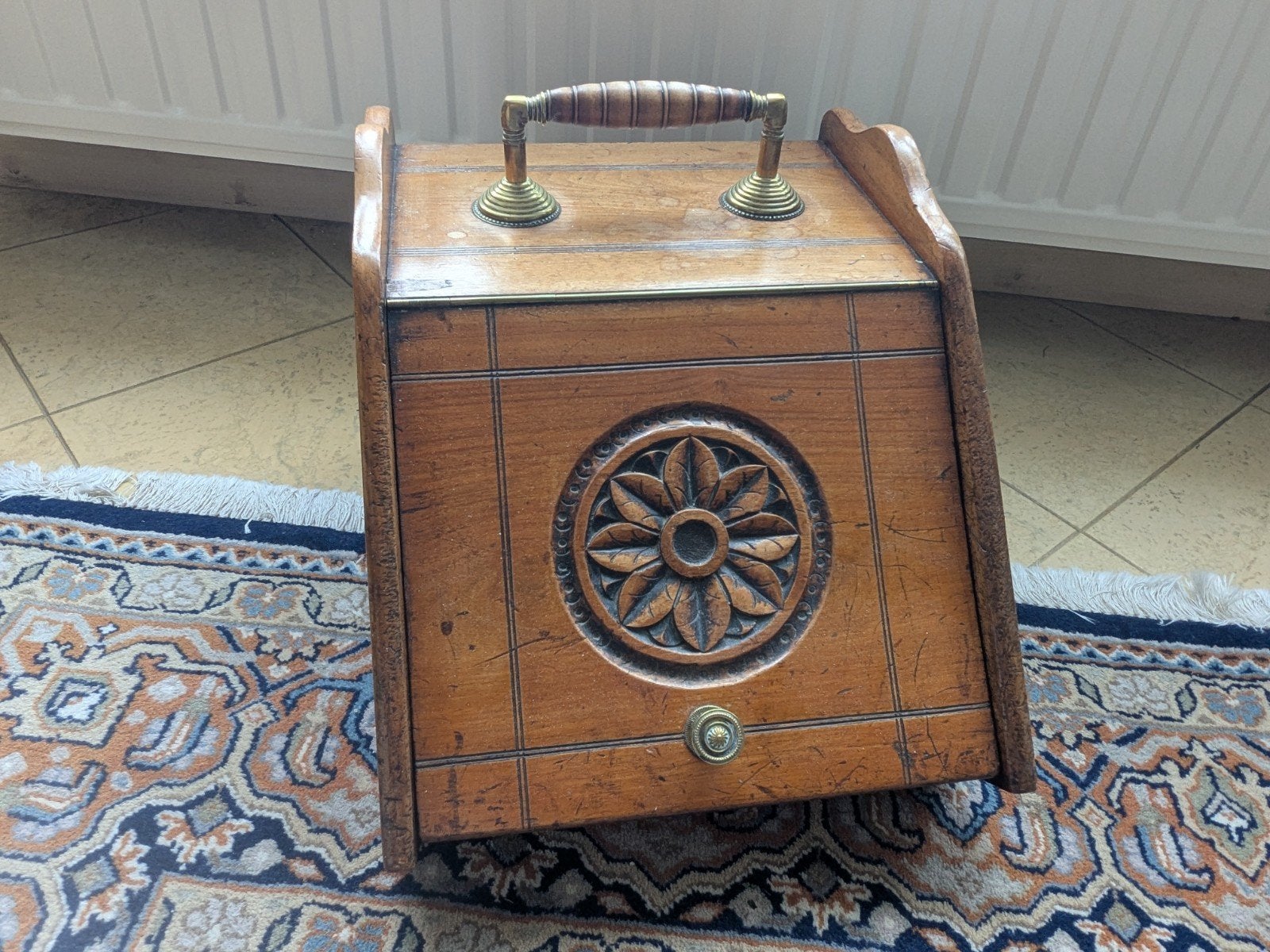 Antieke kolenkit met houtsnijwerk en zinken binnenbak, Ophalen
