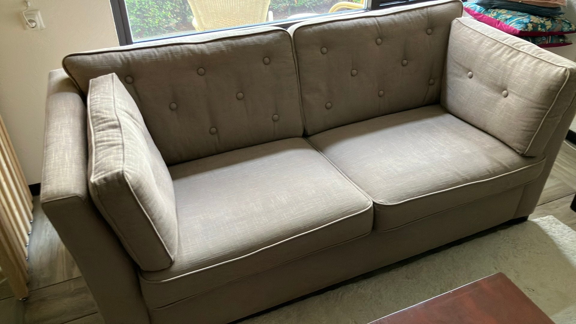 Nette gratis bank taupe en fauteuil donkerbruin bloemmotief, Ophalen, Gebruikt, 150 tot 200 cm, Driepersoons
