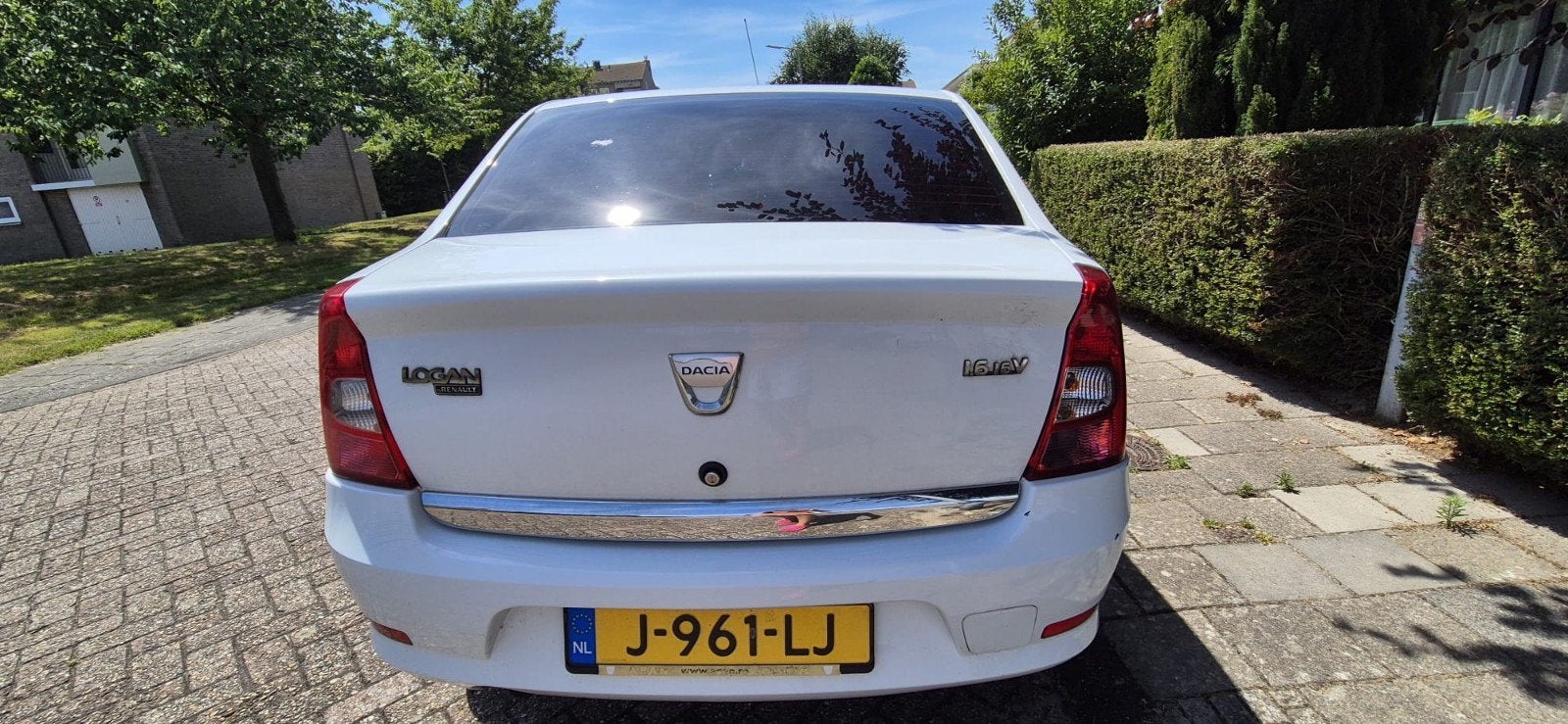 Dacia Logan 1.6 16V Sedan 77KW 2009 Wit, Auto's, Dacia, Voorwielaandrijving, Stof, 565 kg, Zwart