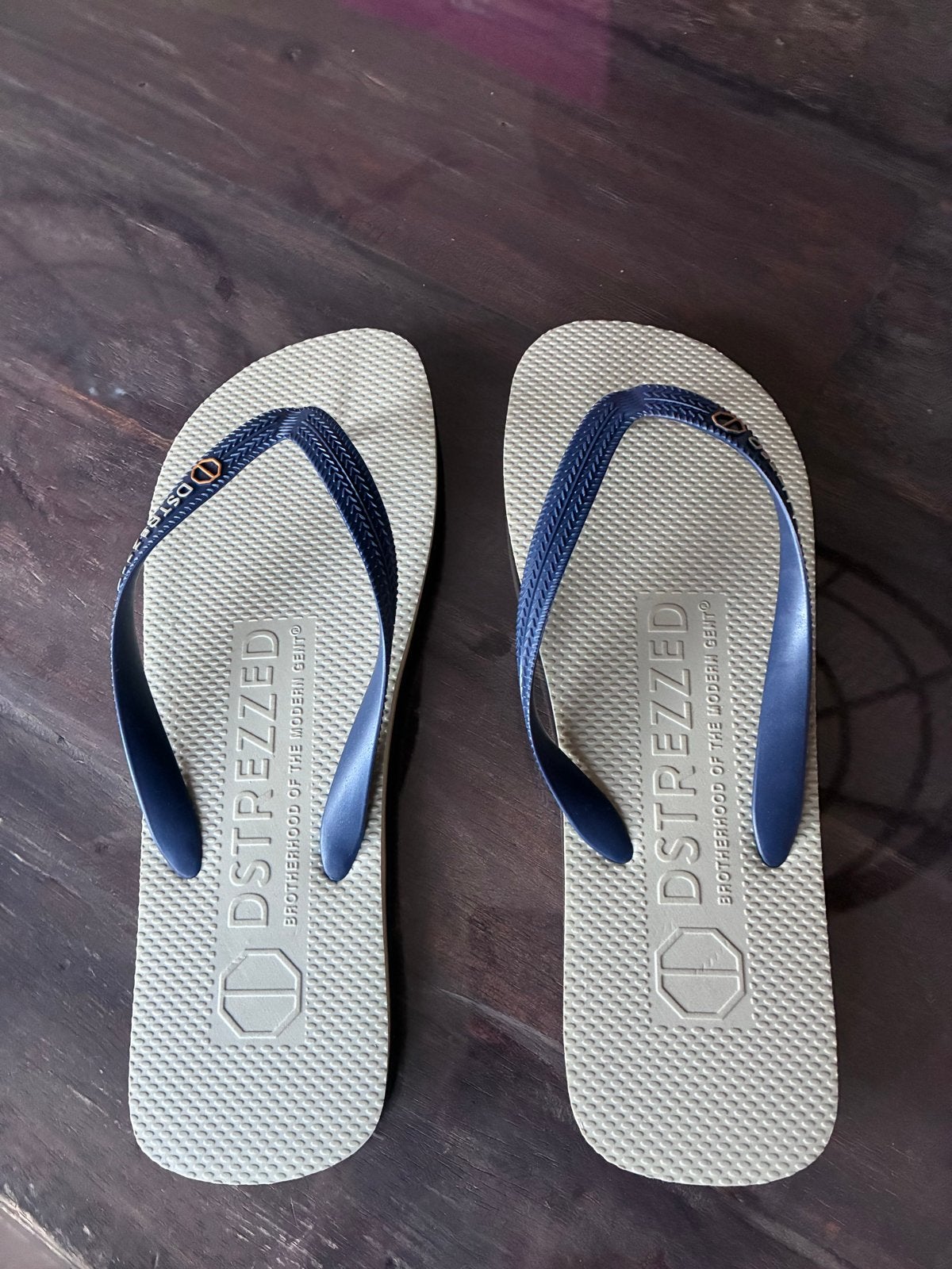 DSTRZZED Slippers - Nieuw met zakje - Maat 43/44, Verzenden, Nieuw, Overige kleuren, Slippers