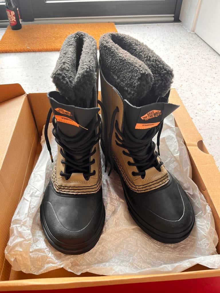 Vans Sneeuwlaarzen / Snowboots - Maat 44,5 - Nieuw, Ophalen of Verzenden, Zo goed als nieuw, Zwart, Boots
