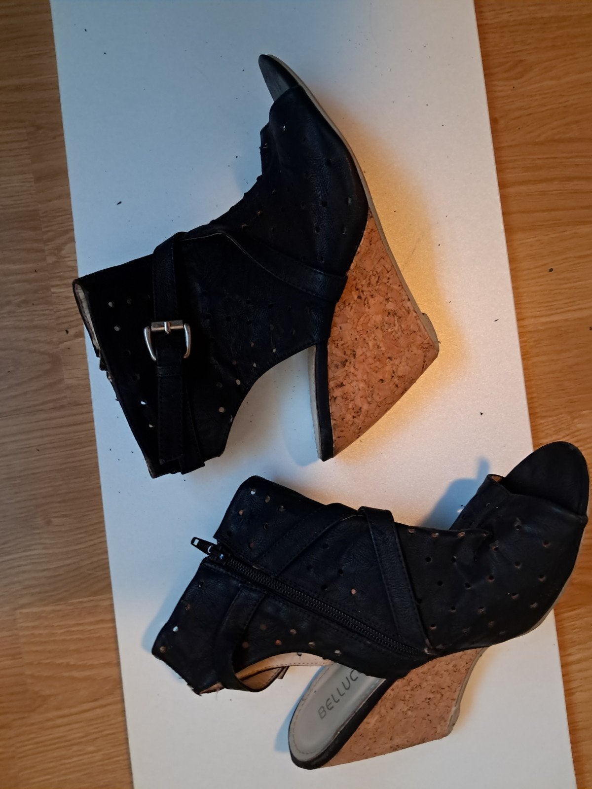 Bellucci Zwarte Peep-Toe Enkellaarsjes met Kurk Hak, Zwart, Lage of Enkellaarzen, Ophalen of Verzenden, Bellucci