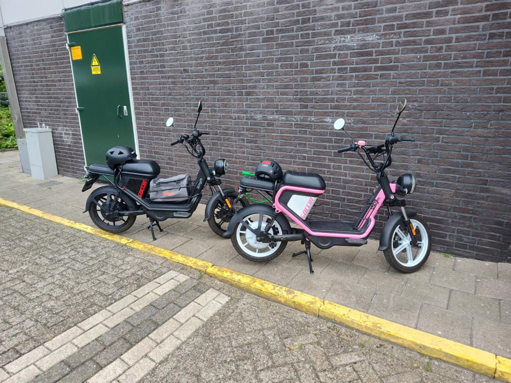 2x Coggia GEV 1000 E-scooters met rek, tas en helm, Fietsen en Brommers, Overige merken, Elektrisch, Ophalen of Verzenden, Zo goed als nieuw