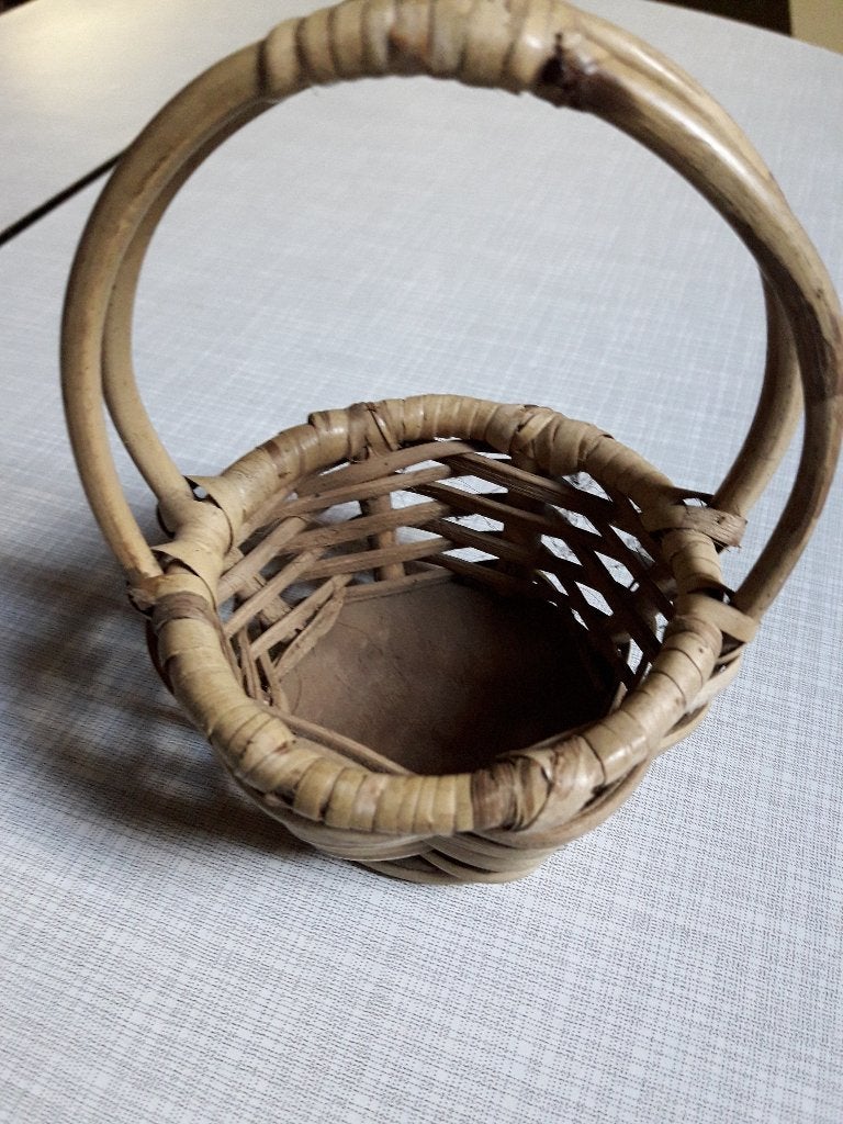 mandje uit Birma / Myanmar , hoogte 11 cm , doorsnede 8 cm, Huis en Inrichting, Woonaccessoires | Schalen en Manden, Ophalen of Verzenden