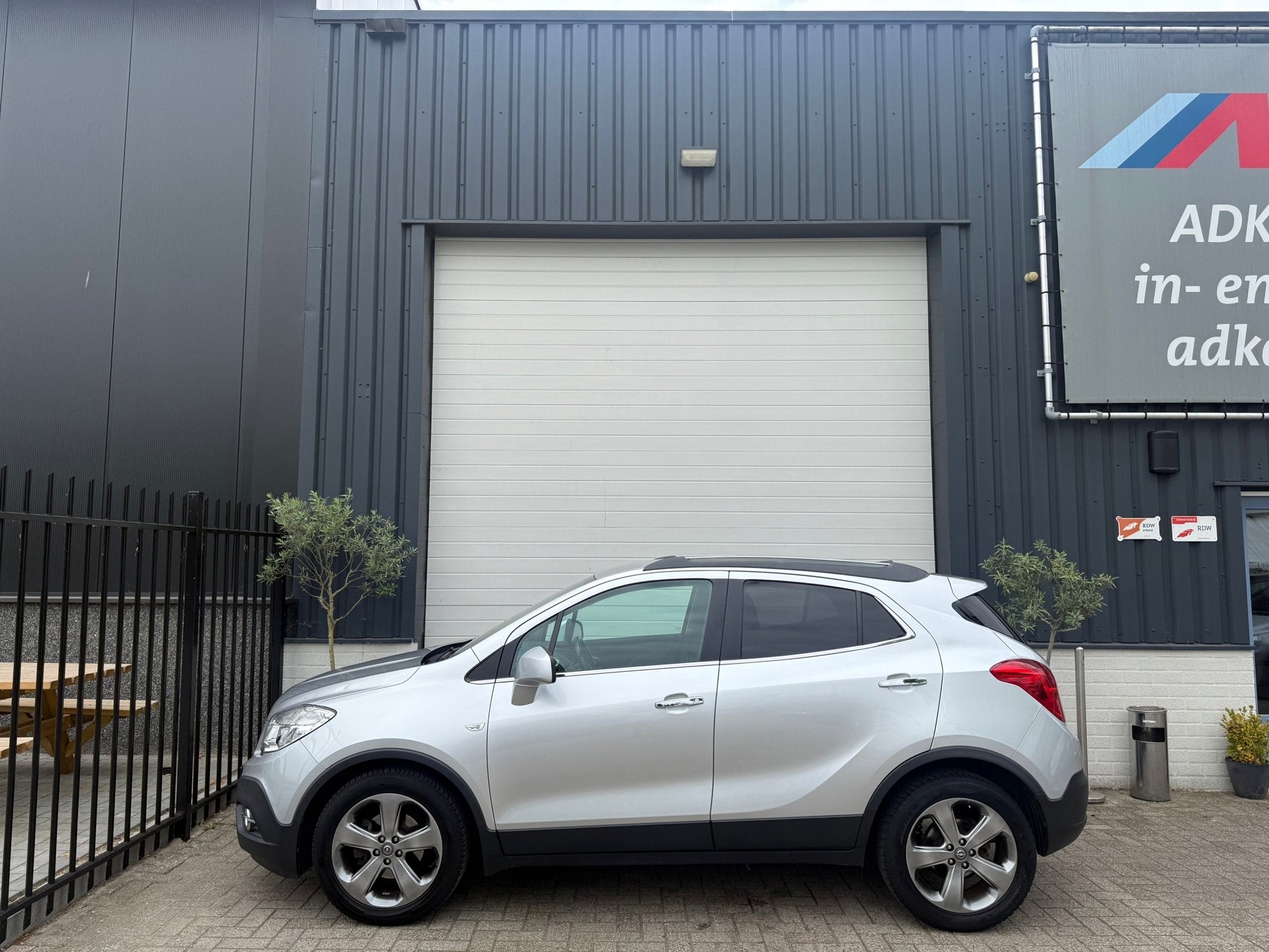 Opel Mokka 1.4 T Cosmo NAVI/CAMERA/TREKHAAK/PDC/HALF LEDER, Voorwielaandrijving, Euro 5, Gebruikt, Zwart