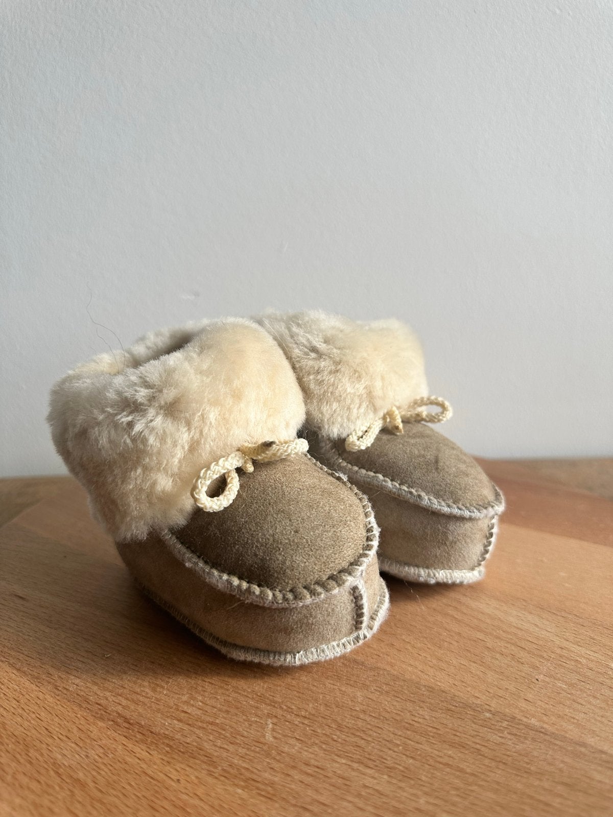Heerlijke warme schapenwollen baby slofjes, Kinderen en Baby's, Babykleding | Schoentjes en Sokjes, Ophalen of Verzenden, Nieuw