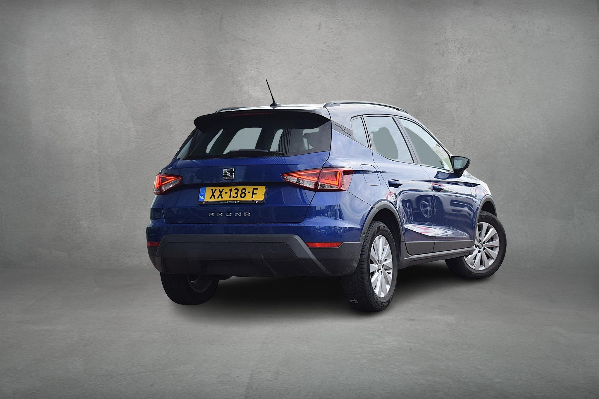 SEAT Arona 1.0 TSI Style Business Intense | Apple CarPlay |, Gebruikt, 95 pk, Blauw, Alcantara