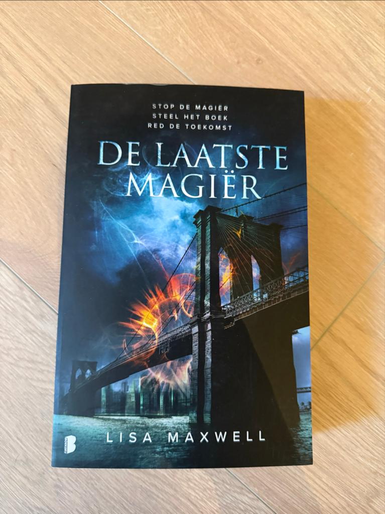 De Laatste Magiër - Lisa Maxwell (Zo goed als nieuw), Boeken, Ophalen of Verzenden, Zo goed als nieuw