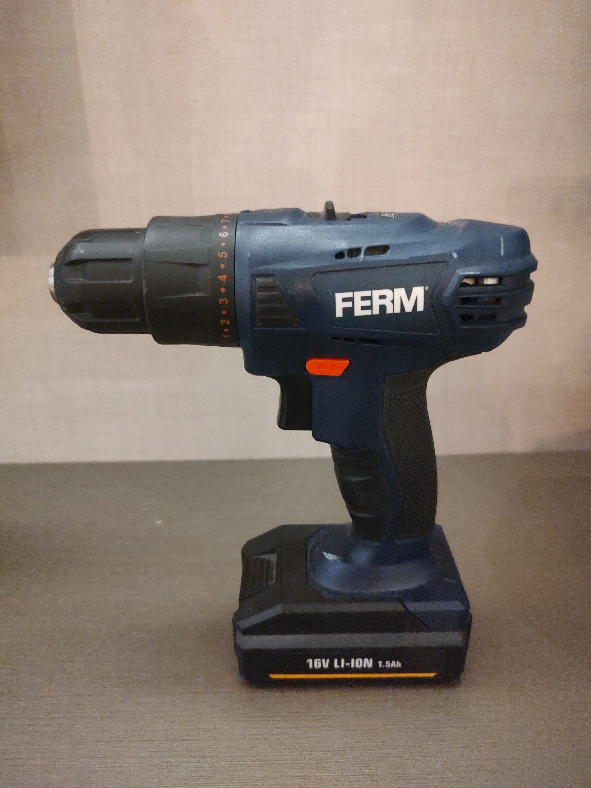 Ferm CDM1134 Accuboormachine 16V Li-Ion 1.5Ah zonder lader, Gebruikt, Variabele snelheid, Ophalen of Verzenden, Boor- en Schroefmachine