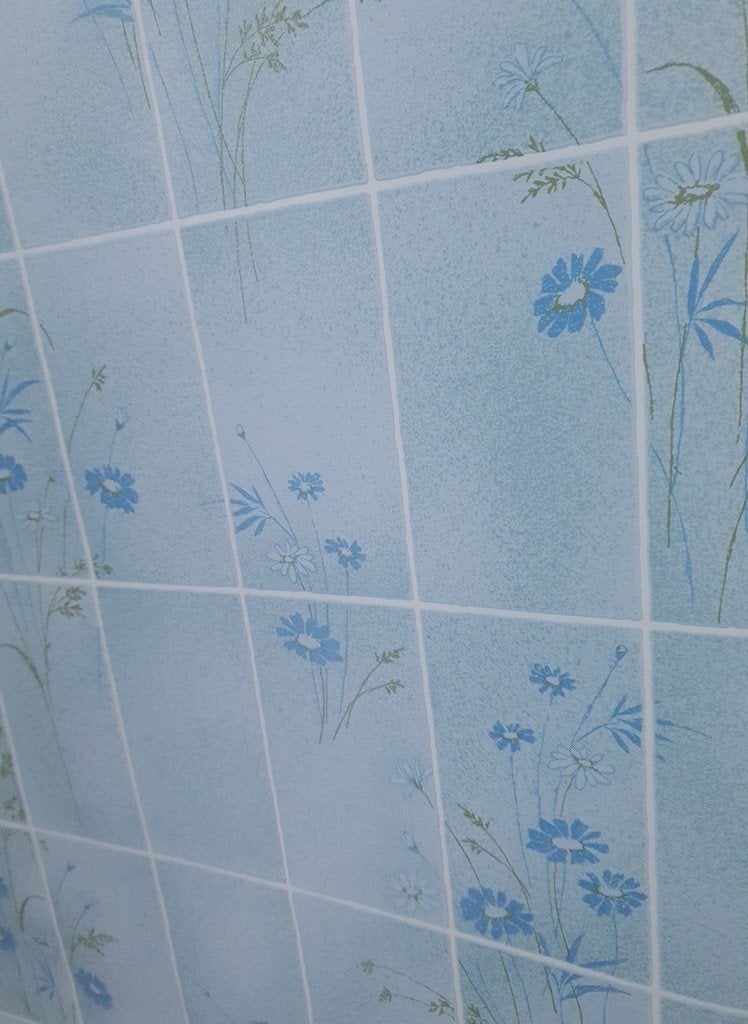 7245 blauw bloemen behang schuimvinyl badkamer vintage swiet, Huis en Inrichting, Stoffering | Behang, Ophalen of Verzenden, Minder dan 10 m²