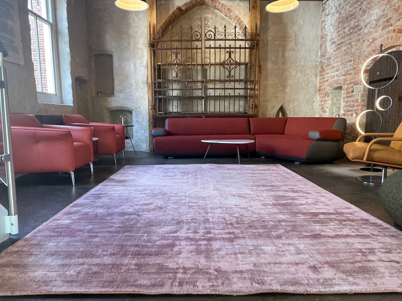 Leolux Patna tapijt Burgundy 240 x 340 als NIEUW, Ophalen, Nieuw, Rechthoekig, 200 cm of meer