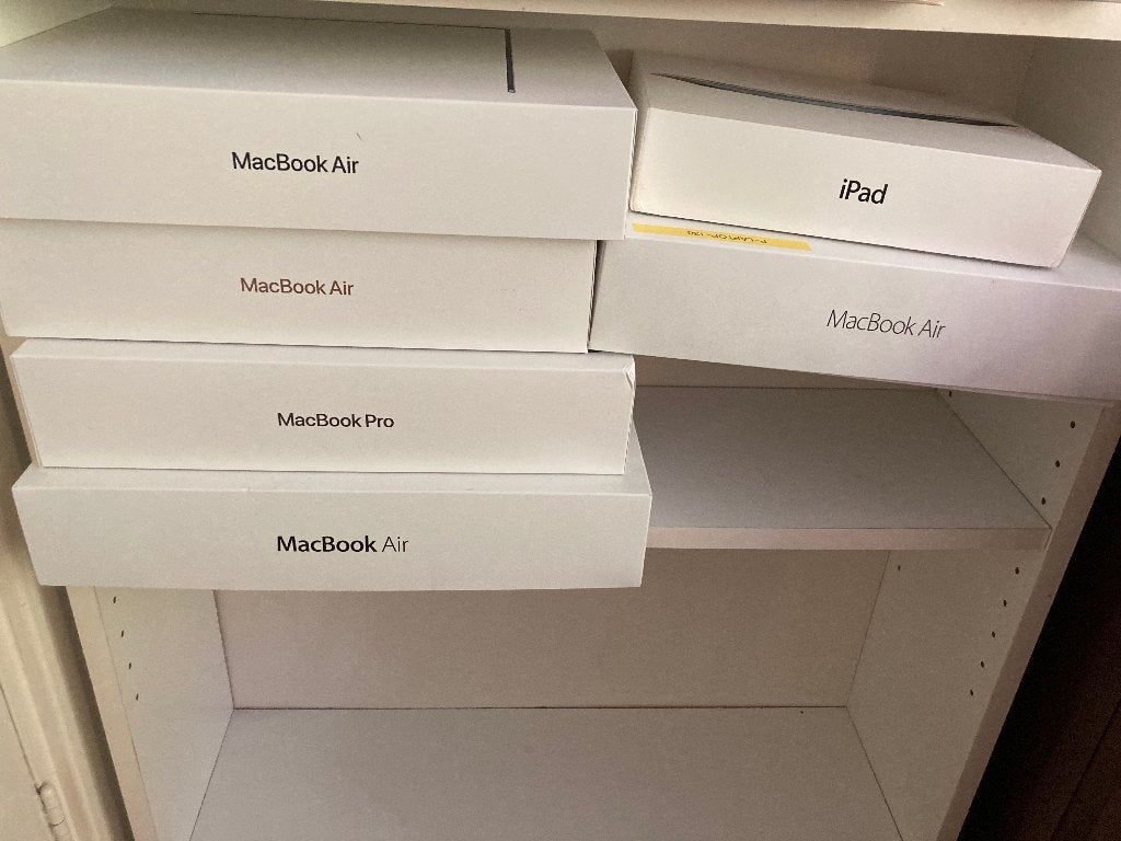 Diverse Apple productdozen (o.a. MacBook, iPad, iPhone), Ophalen, Zo goed als nieuw