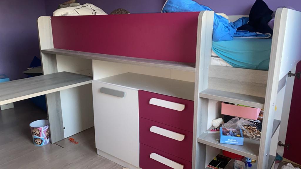 Hoogslaper donkerroze met uitschuifbaar buro en kast, Huis en Inrichting, Slaapkamer | Stapelbedden en Hoogslapers, Ophalen, Gebruikt
