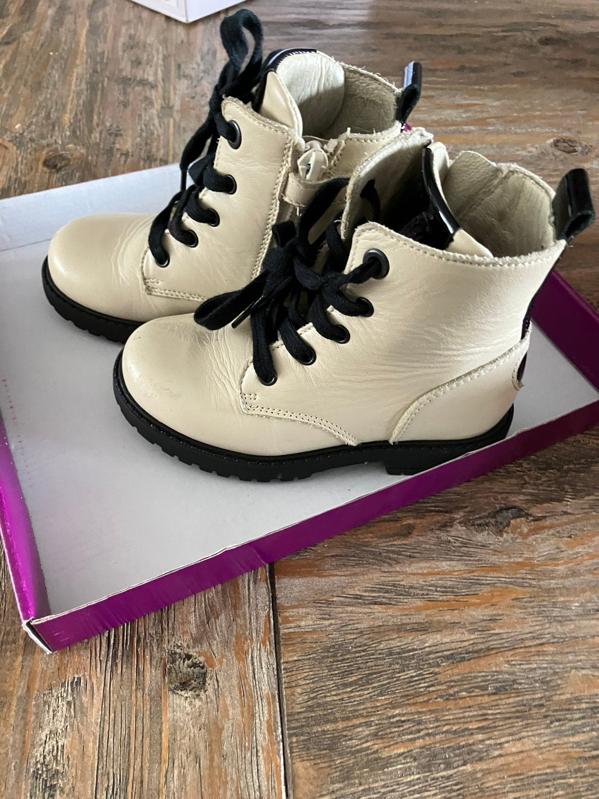 Muyters meisjes beige met zwarte laarsjes maat 23, Gebruikt, Meisje, Laarsjes, Ophalen of Verzenden