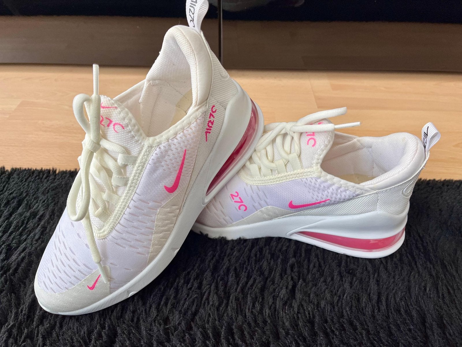 Nike Air Max 270 - Wit met Roze details, Wit, Nieuw, Ophalen of Verzenden, Sneakers of Gympen