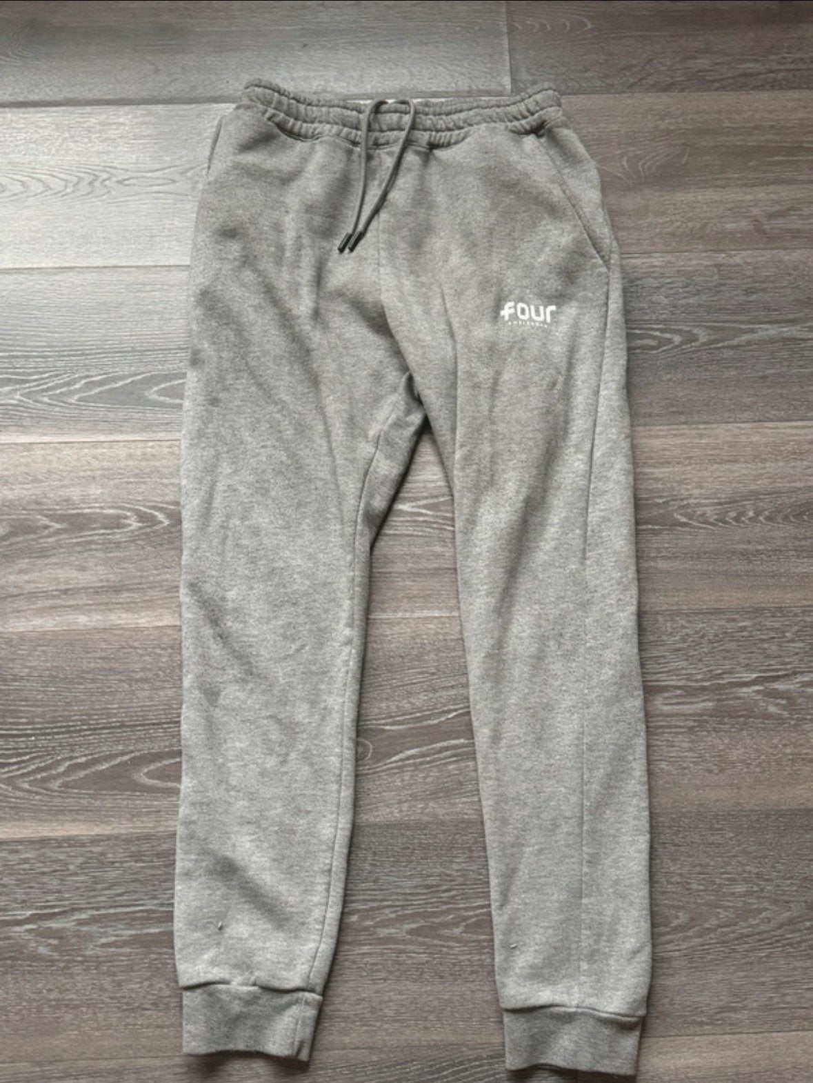 Four Amsterdam Joggingbroek Maat M, Kleding | Heren, Ophalen of Verzenden, Gedragen, Maat 48/50 (M), Grijs